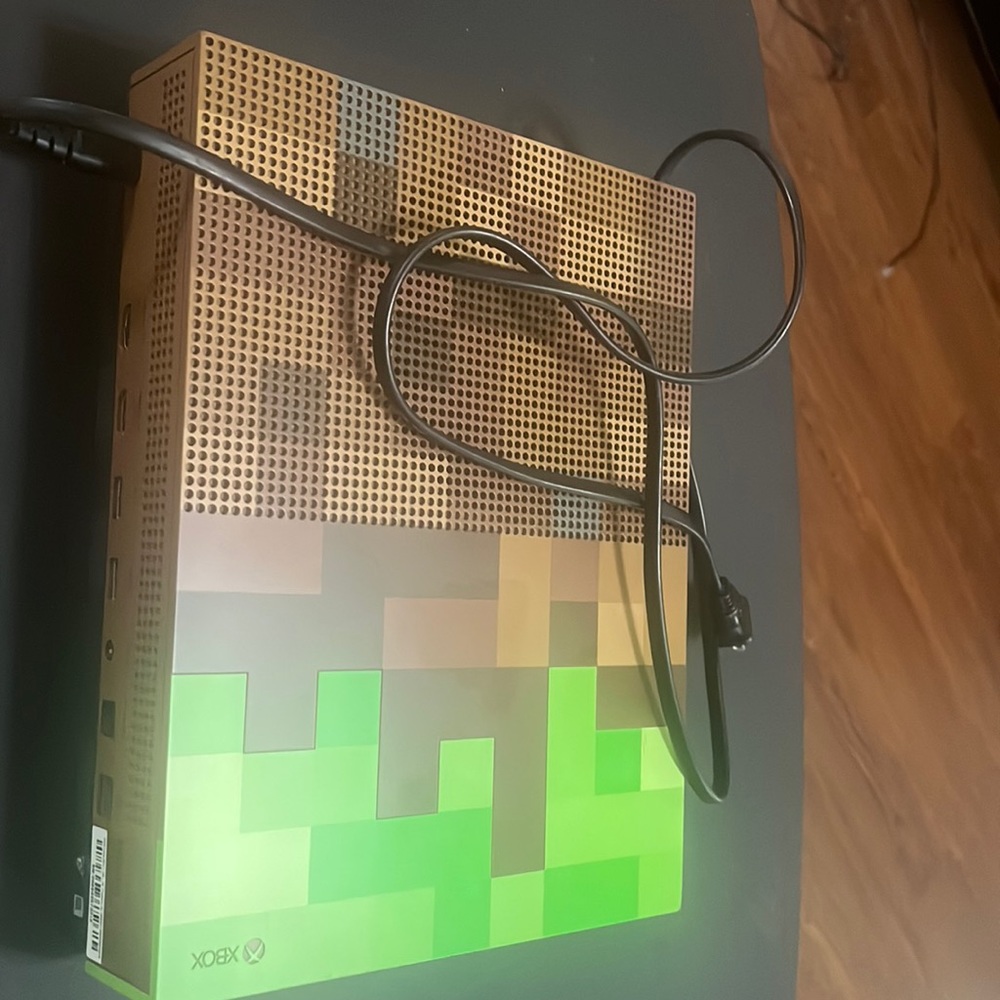 Xbox one S Minecraft edition